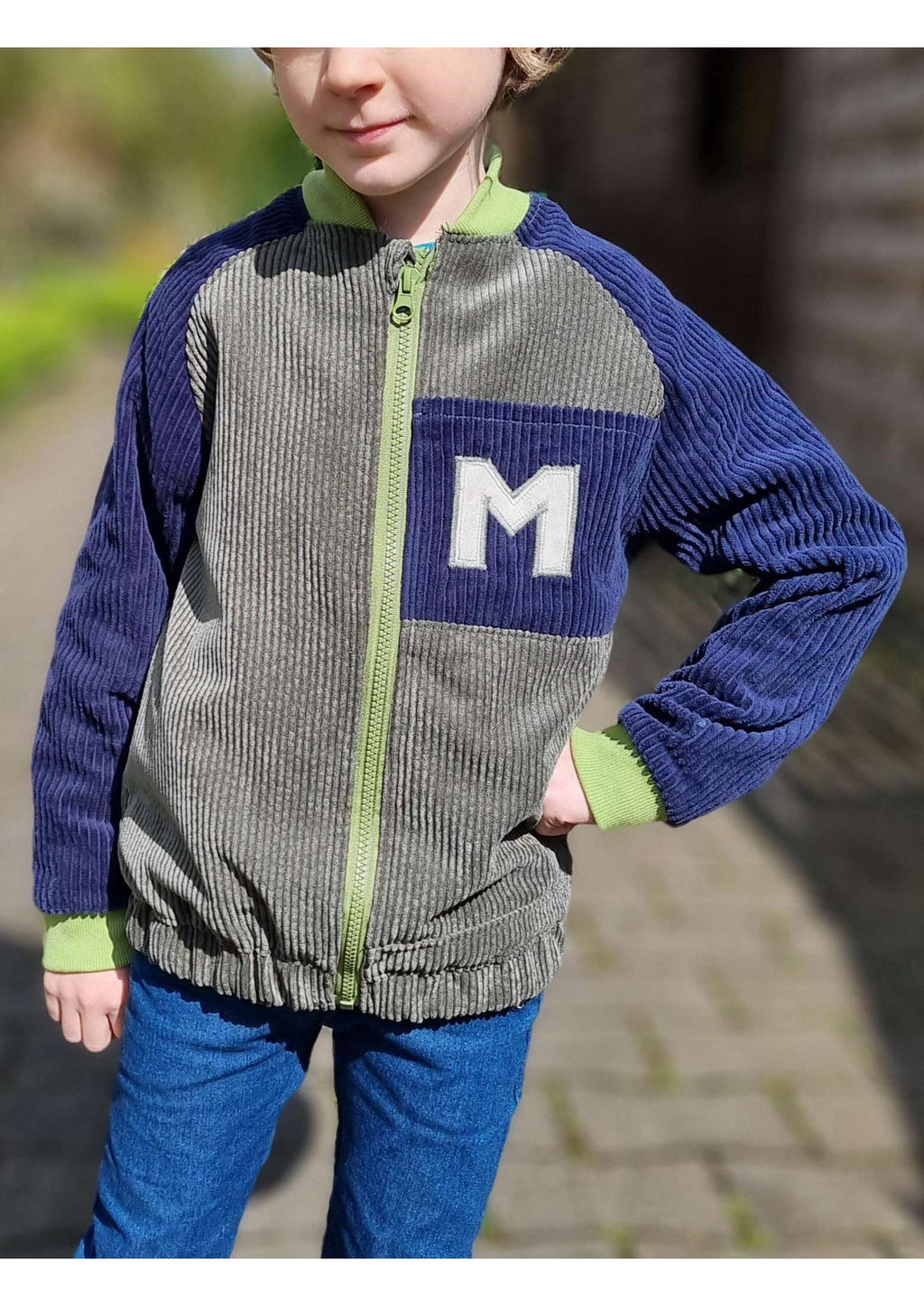 Snyggli-Schnittmuster-collegejacke-helt-mig-babys-kinder-teens-junge-mädchen-nähanleitung-ebook-größe-56-170-cord-blau