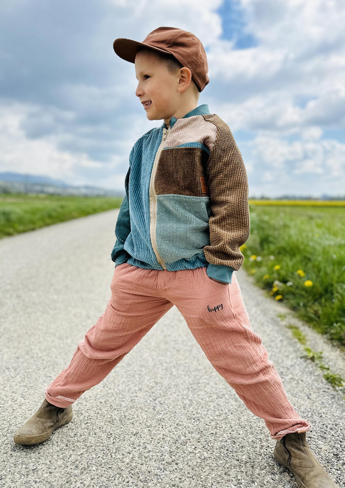 Snyggli-Schnittmuster-collegejacke-helt-mig-babys-kinder-teens-junge-mädchen-nähanleitung-ebook-größe-56-170-cord-junge