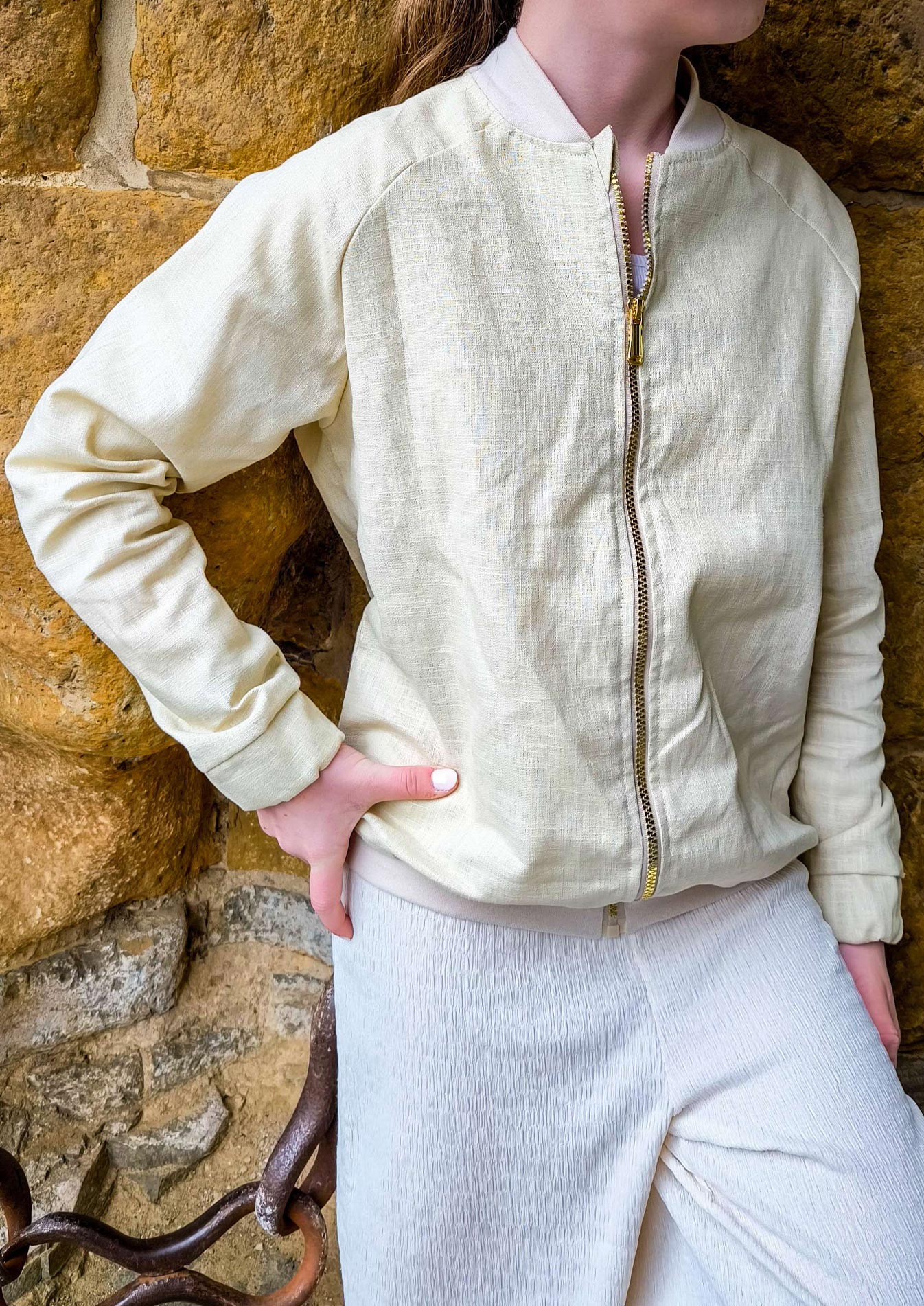 Snyggli-Schnittmuster-collegejacke-helt-mig-babys-kinder-teens-junge-mädchen-nähanleitung-ebook-größe-56-170-leinen-creme