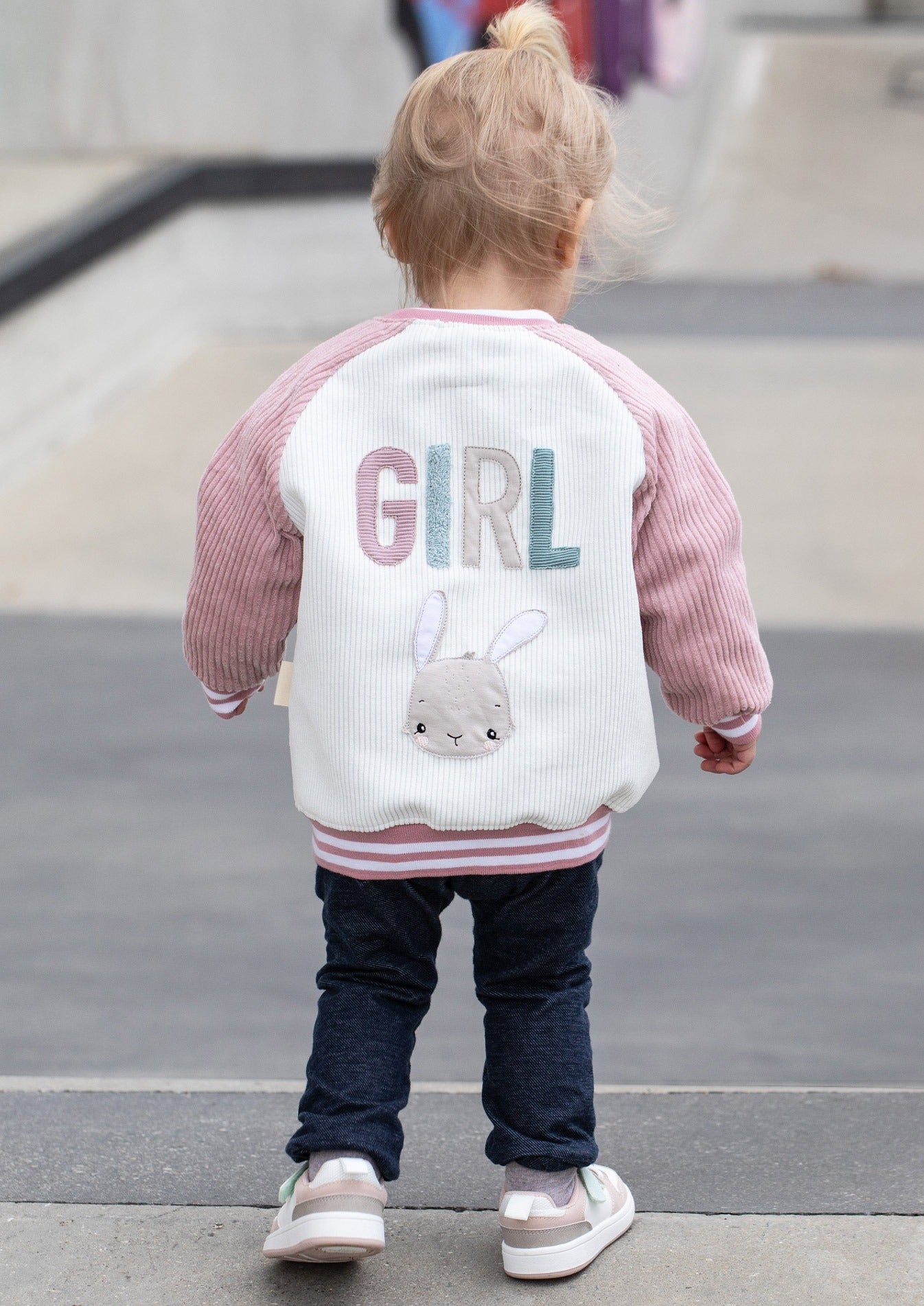 Snyggli-Schnittmuster-collegejacke-helt-mig-babys-kinder-teens-junge-mädchen-nähanleitung-ebook-größe-56-170-mädchen-cord-rosa