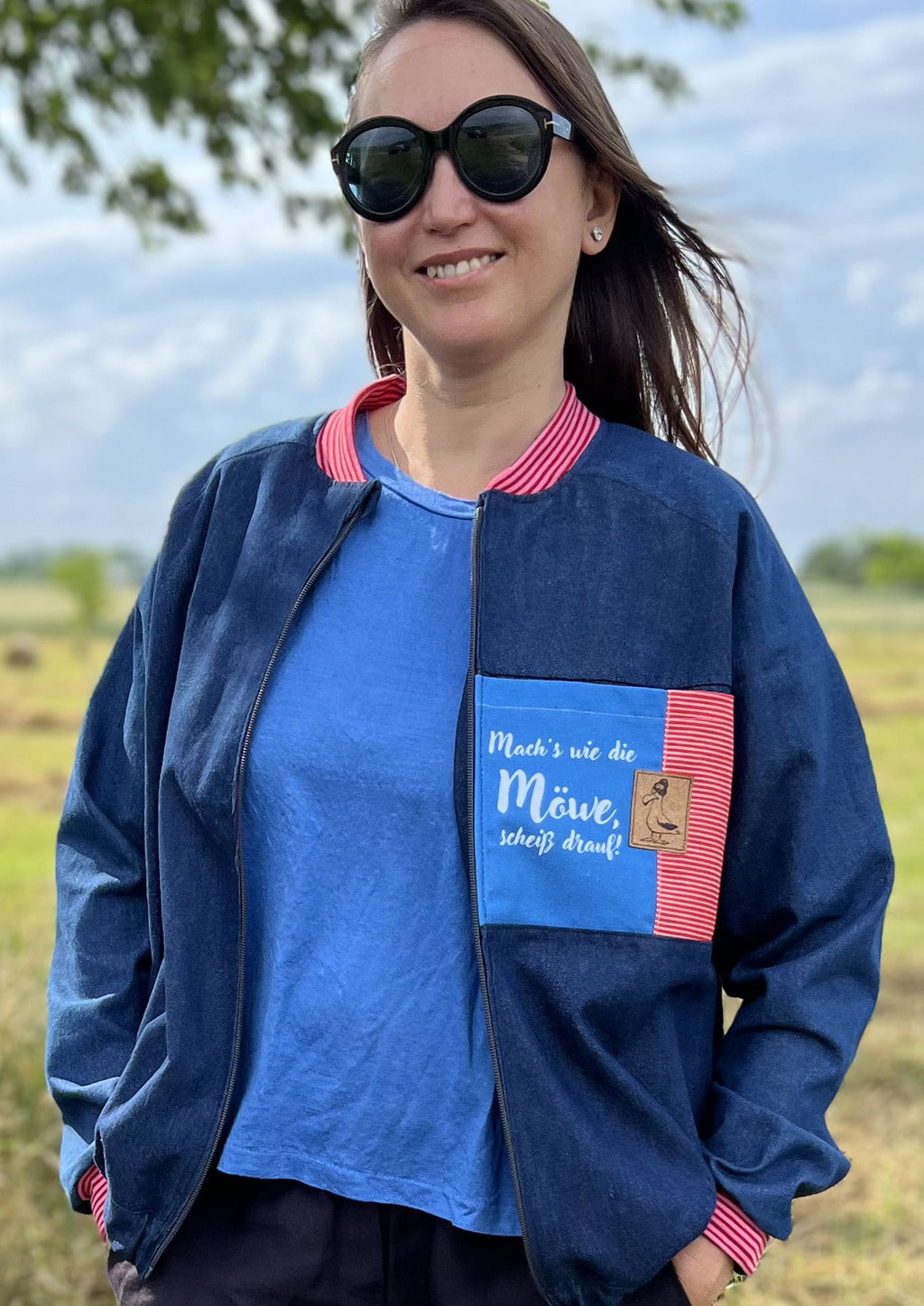 Snyggli-Schnittmuster-collegejacke-helt-mig-damen-nähanleitung-ebook-größe-32-50-blau-rot