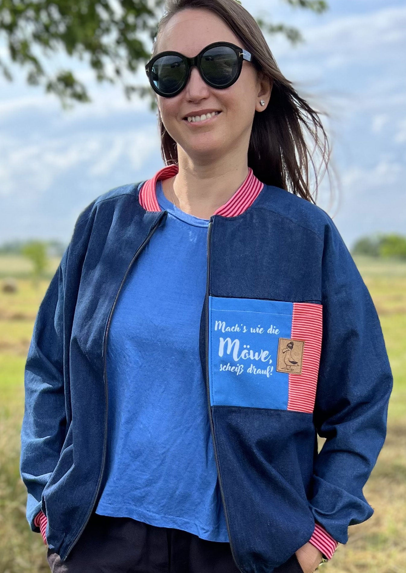 Snyggli-Schnittmuster-collegejacke-helt-mig-damen-nähanleitung-ebook-größe-32-50-blau-rot