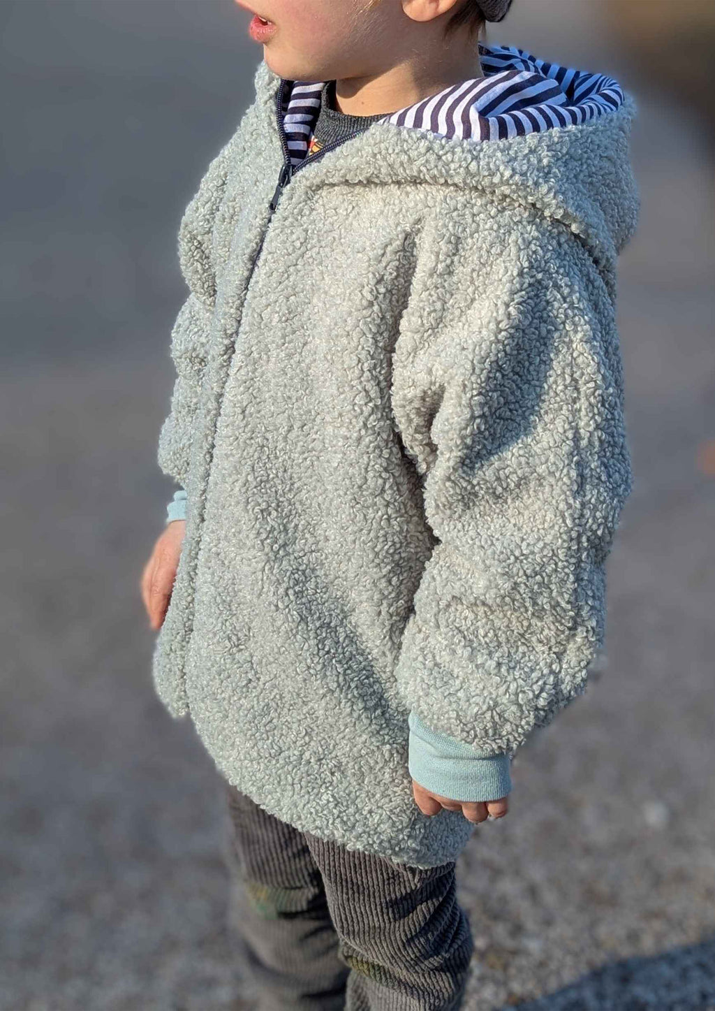 Snyggli-Schnittmuster-oversized-jacke-regnbuelys-babys-kinder-teens-junge-mädchen-nähanleitung-ebook-größe-56-170-teddy-hell