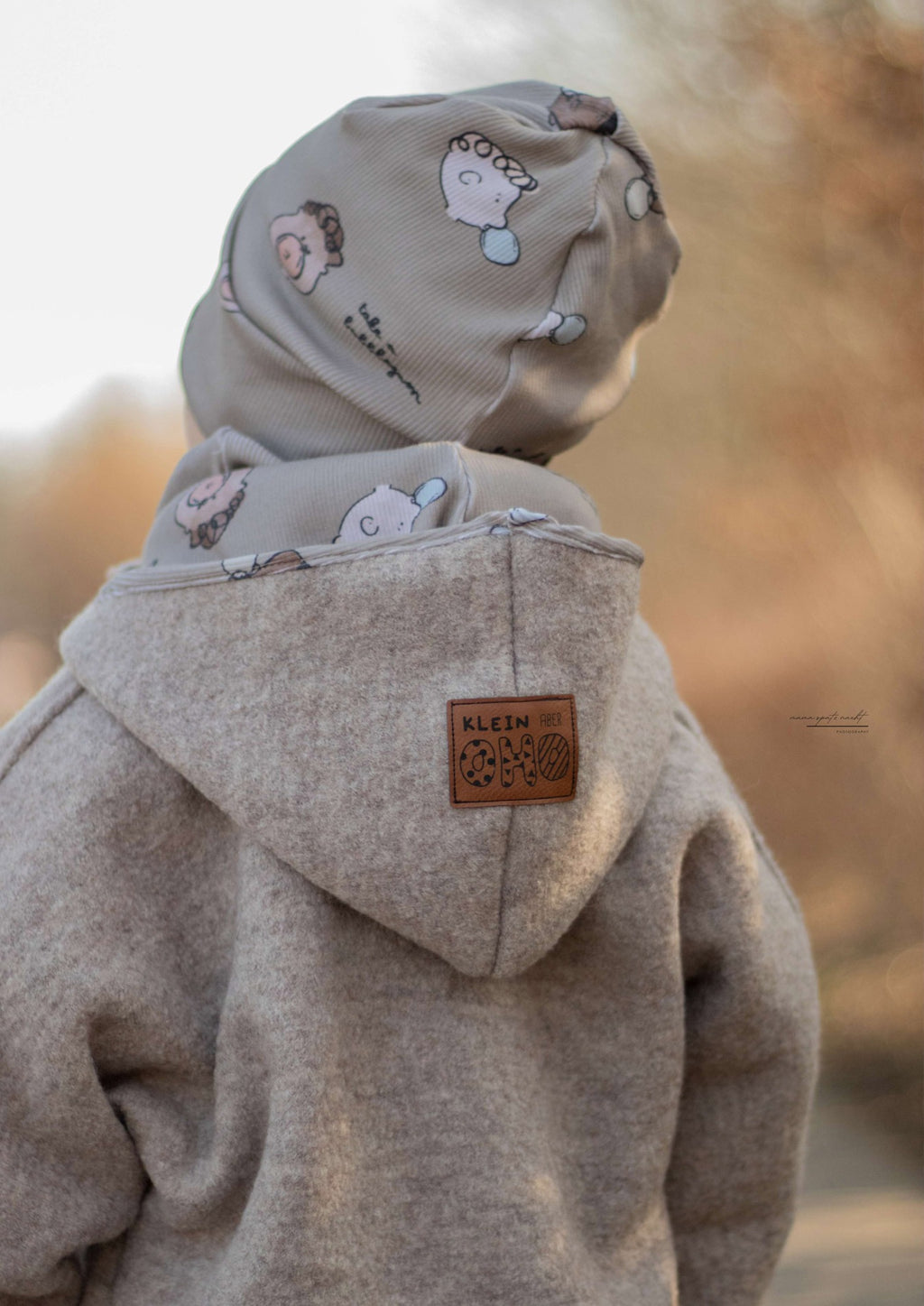 Snyggli-Schnittmuster-oversized-jacke-regnbuelys-babys-kinder-teens-junge-mädchen-nähanleitung-ebook-größe-56-170-walk-beige-kapuze