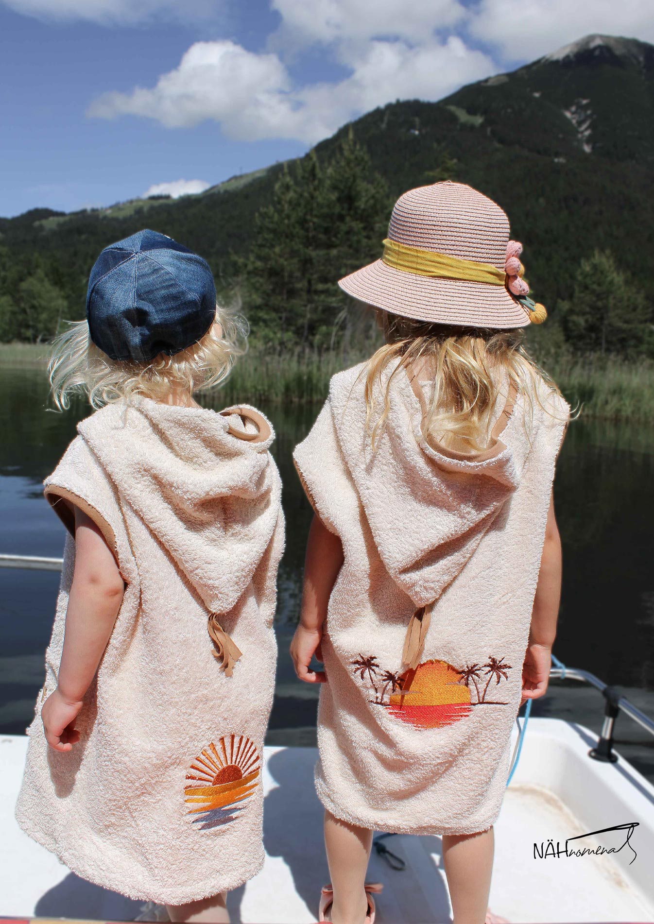 Snyggli_Ebook-Long-Beachhoodie-Poncho-Badeponcho-schwimmen-Sommerurlaub-Meer-Babys-Kinder-Teens-Junge-Mädchen-Gr-62-164-Frottee-Geschwister