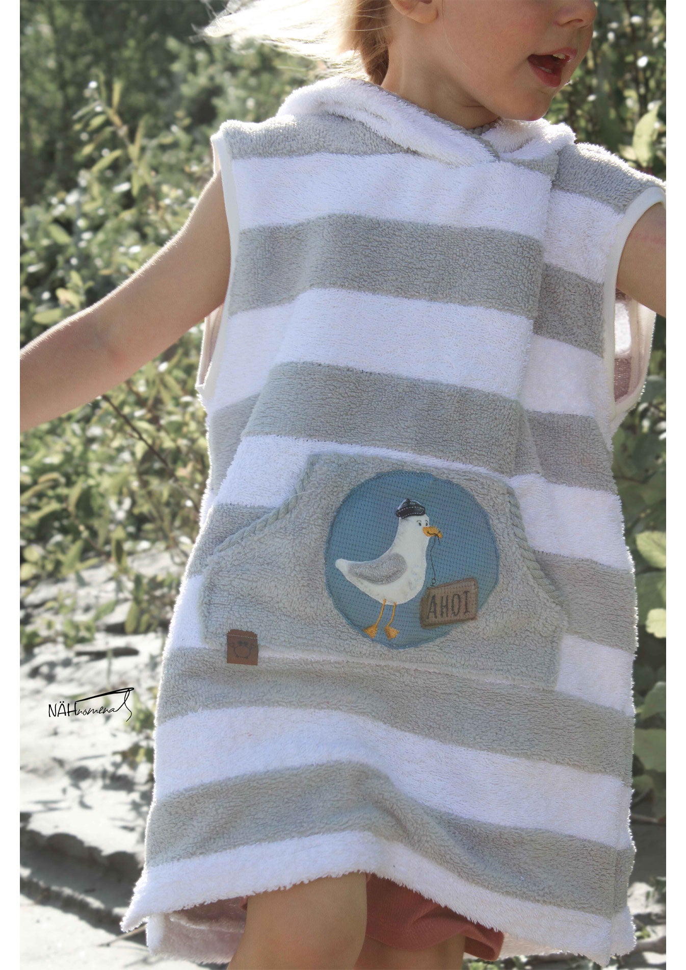 Snyggli_Ebook-Long-Beachhoodie-Poncho-Badeponcho-schwimmen-Sommerurlaub-Meer-Babys-Kinder-Teens-Junge-Mädchen-Gr-62-164-Frottee-Streifen