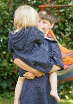 Snyggli_Ebook-Long-Beachhoodie-Poncho-Badeponcho-schwimmen-Sommerurlaub-Meer-Babys-Kinder-Teens-Junge-Mädchen-Gr-62-164-Musselin-Frottee-Geschwister-Junge-Mädchen