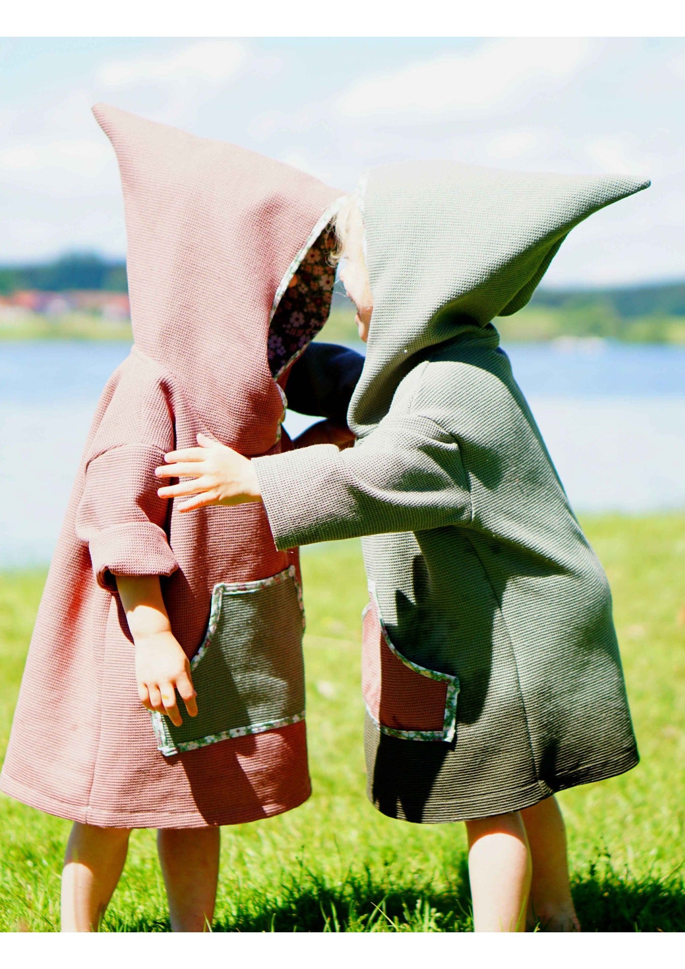 Snyggli_Ebook-Long-Beachhoodie-Poncho-Badeponcho-schwimmen-Sommerurlaub-Meer-Babys-Kinder-Teens-Junge-Mädchen-Gr-62-164-Musselin-Frottee-Zwillinge