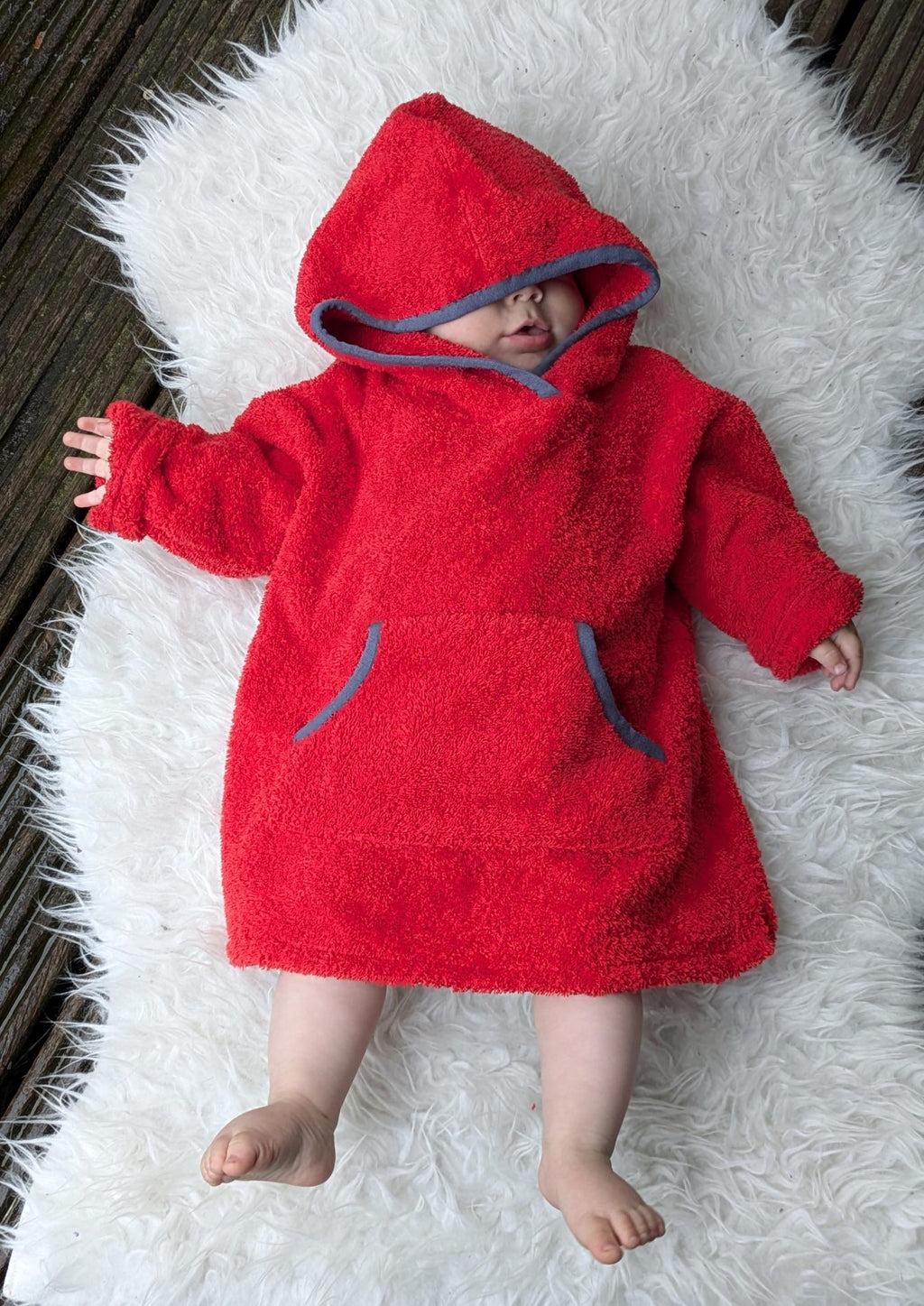 Snyggli_Ebook-Long-Beachhoodie-Poncho-Badeponcho-schwimmen-Sommerurlaub-Meer-Babys-Kinder-Teens-Junge-Mädchen-Gr-62-164-Musselin-Frottee-rot