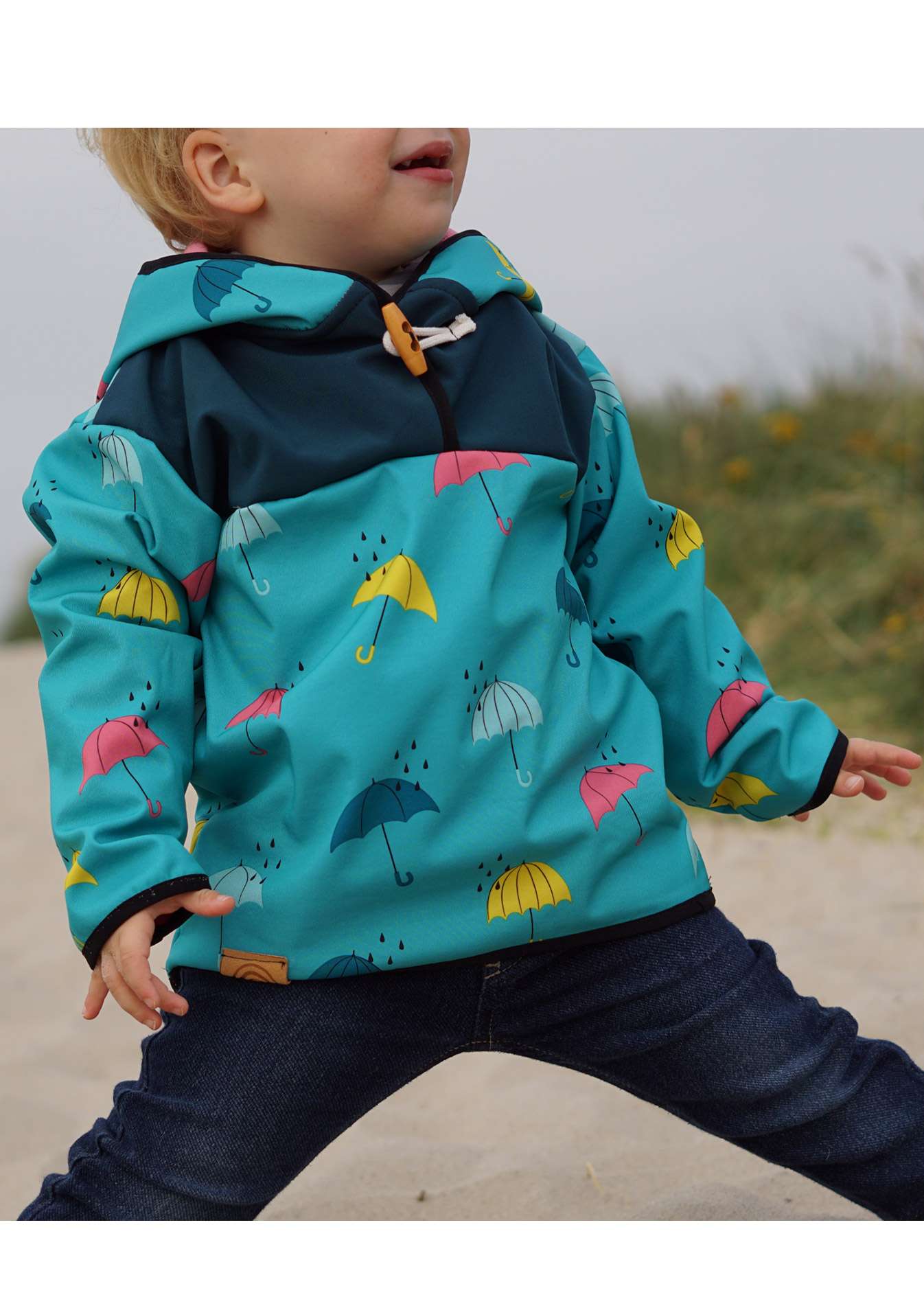 Snyggli_eBook-Outdoorhoodie-Hej-Varmen_Gr.56-122_softshell