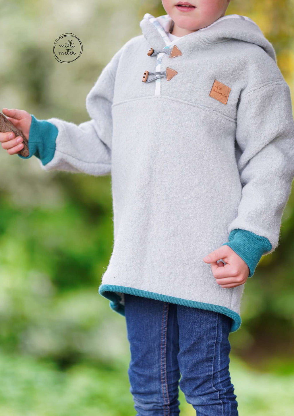 Snyggli_eBook-Outdoorhoodie-Hej-Varmen_Gr.56-122_walk-junge-grau