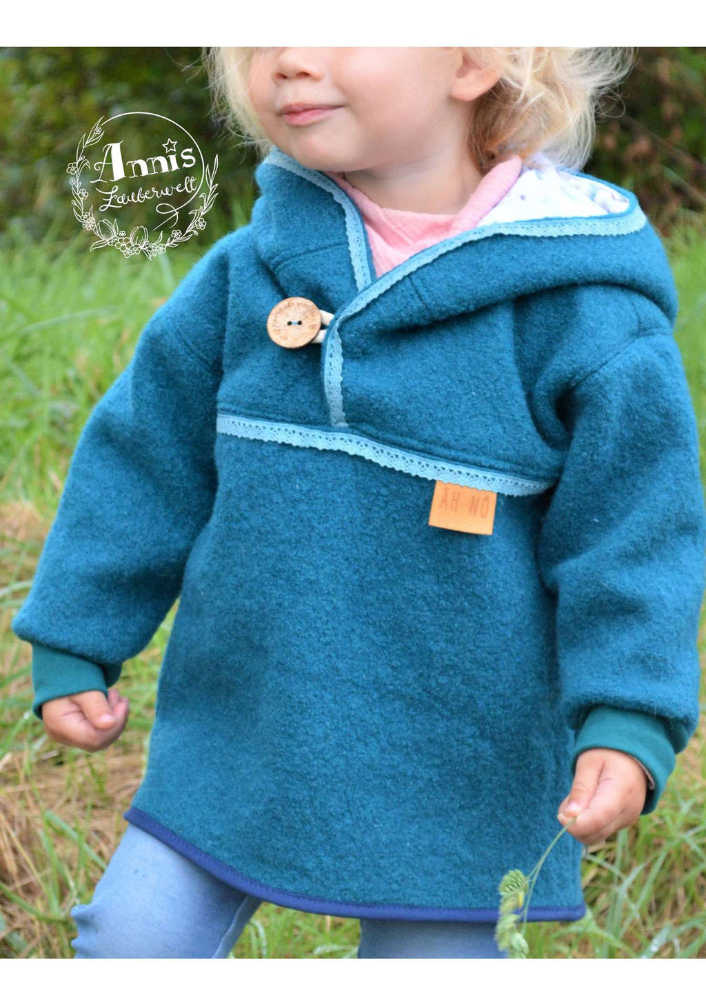 Snyggli_eBook-Outdoorhoodie-Hej-Varmen_Gr.56-122_walk-maedchen-petrol